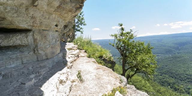 Экскурсия: Орлиная полка, Курджипс, ущелье Гуамки и термальные источники