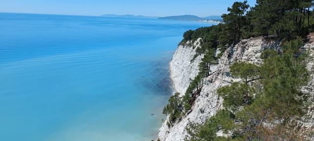 Экскурсия: Геленджик и «Голубая бездна» — поездка по основным достопримечательностям