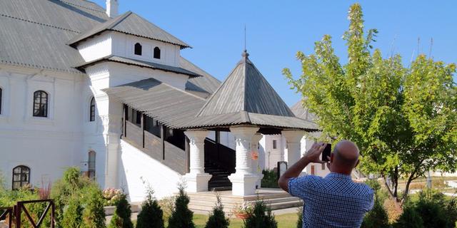Экскурсия: Остров-град Свияжск, Храм всех религий и Раифский монастырь за 1 день