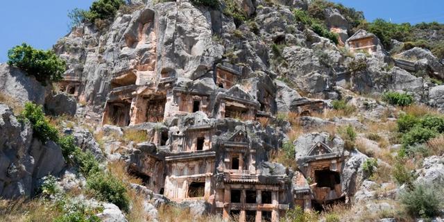 Экскурсия: Знакомимся с Демре: храм Николая Чудотворца, гробницы и античный театр