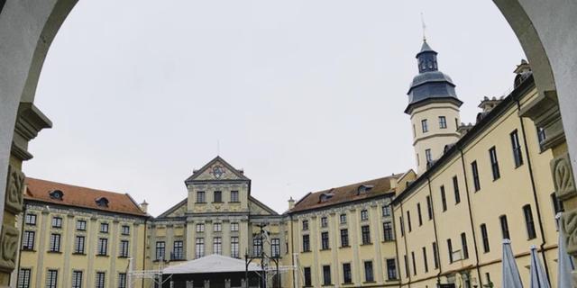 Экскурсия: Трансфер из Минска к Мирскому и Несвижскому замкам и обратно