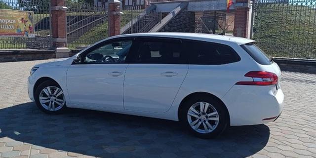 Экскурсия: Трансфер из Минска в Мирский и Несвижский замки (туда-обратно)