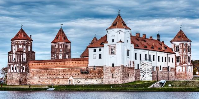 Экскурсия: Замки Мир и Несвиж — групповая экскурсия из Минска