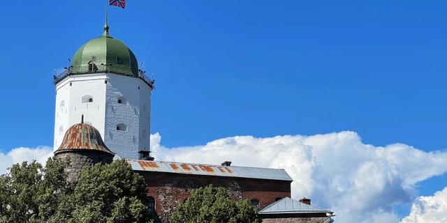 Экскурсия: Семейный квест «Тайна старых гербов Выборга»