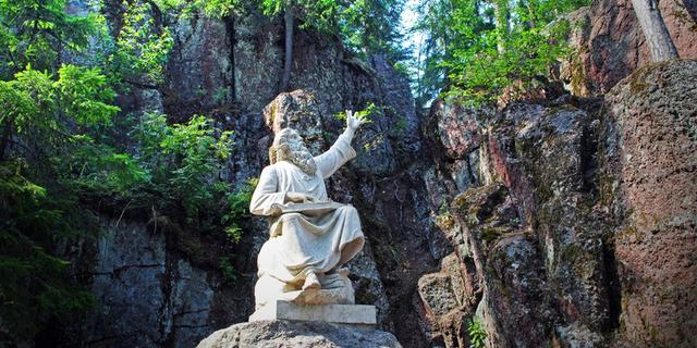Экскурсия: Прогулка по скальному парку Монрепо