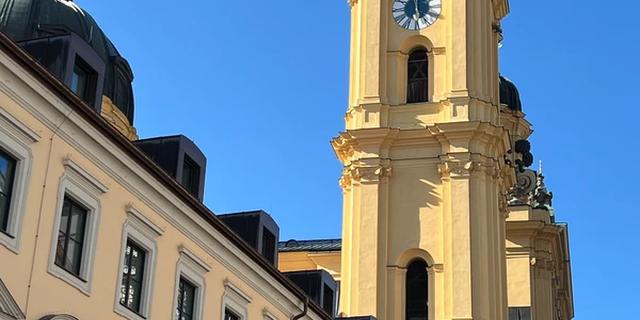 Экскурсия: По Мюнхену — пешком и на Tesla