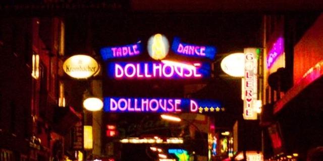 Экскурсия: Квартал развлечений, или Где повзрослели «Битлы»