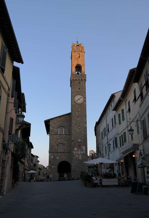 Здание ратуши (Palazzo dei Priori)