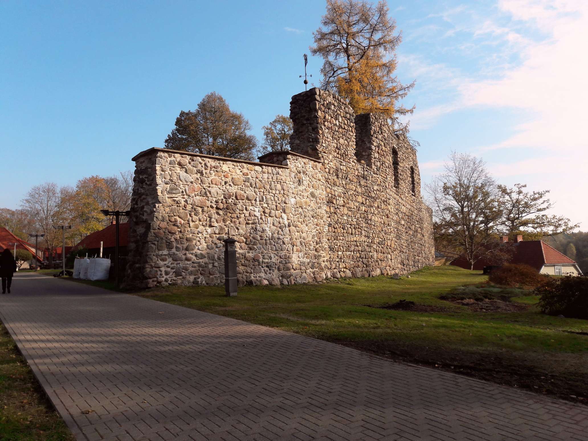 Руины Валмиерского замка