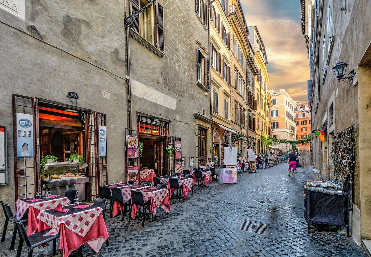 Уличное кафе в Риме